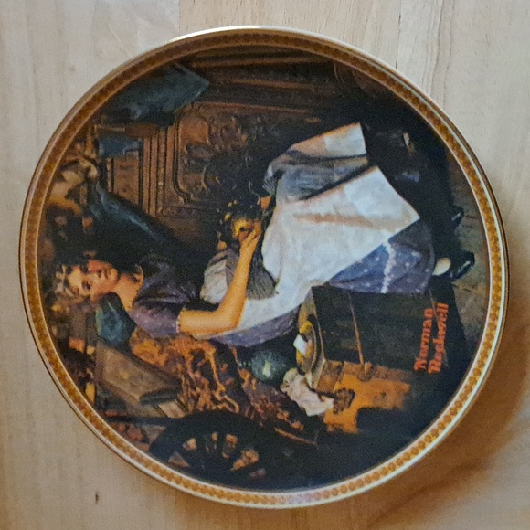 Knowles Limited Edition Norman Rockwell's "Dreaming in the Attic" China Plate - Picture 1 of 5